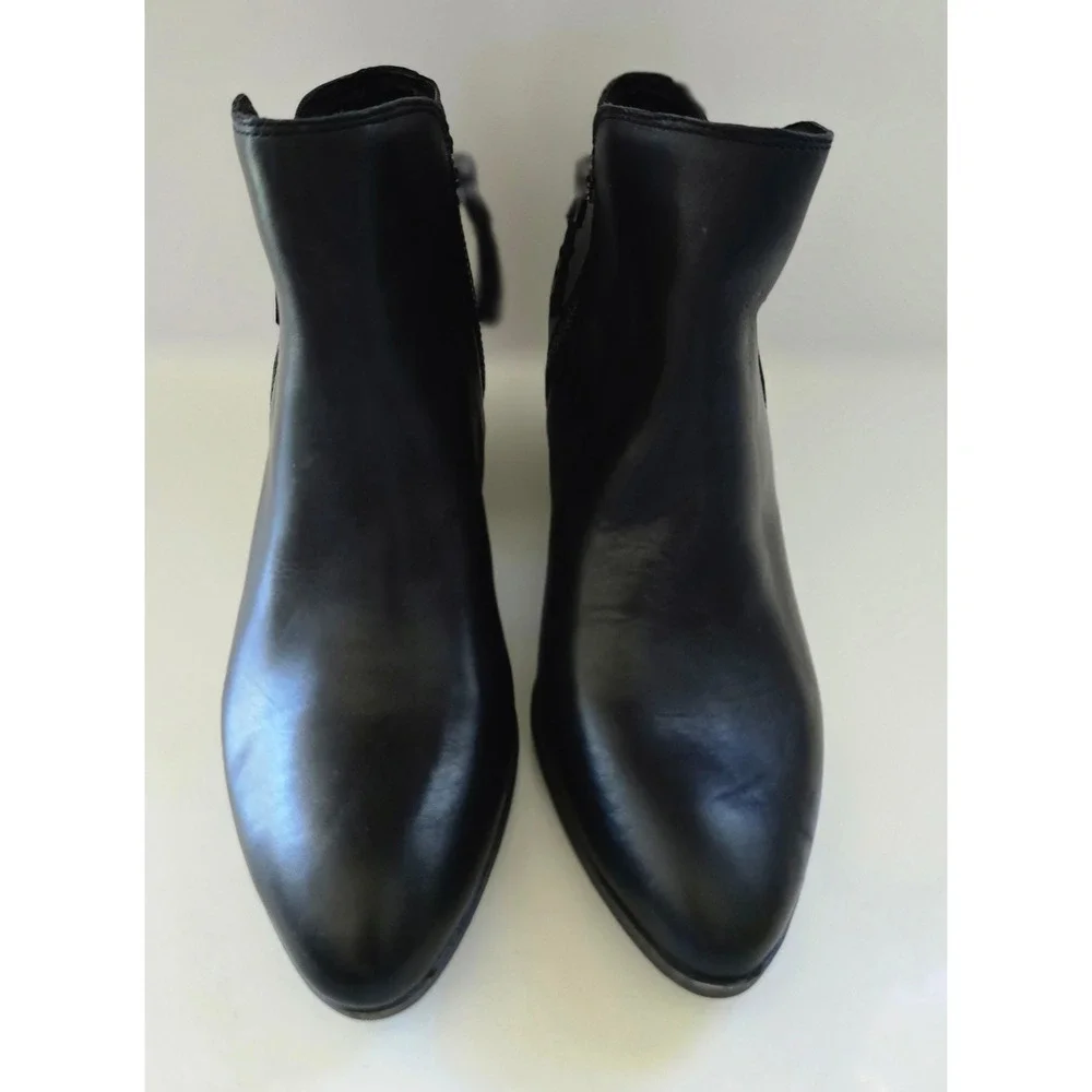 NWOB Frye Women Black Leather Ankle Boots Side Zip Almond Toe Cuban Heel Booties